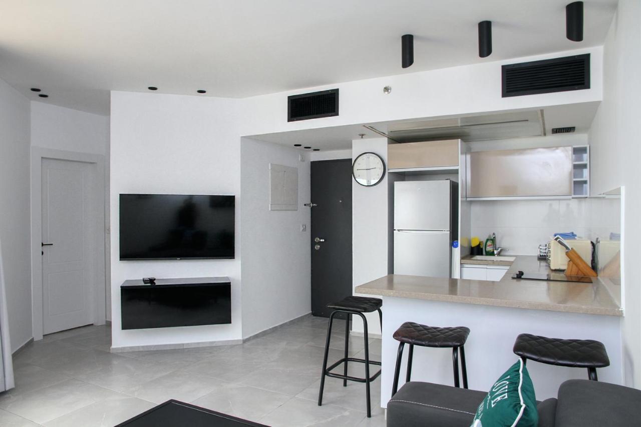 Apartments4You Leonardo 17 Бат-Ям Экстерьер фото